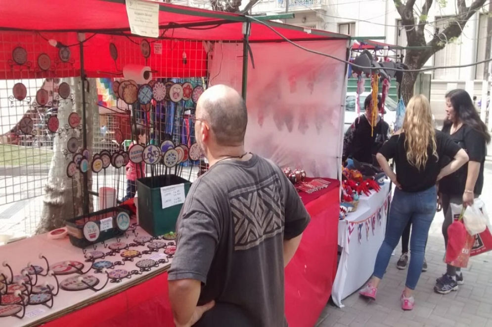 Los vecinos ya recorrieron los stand este viernes por la tarde. 