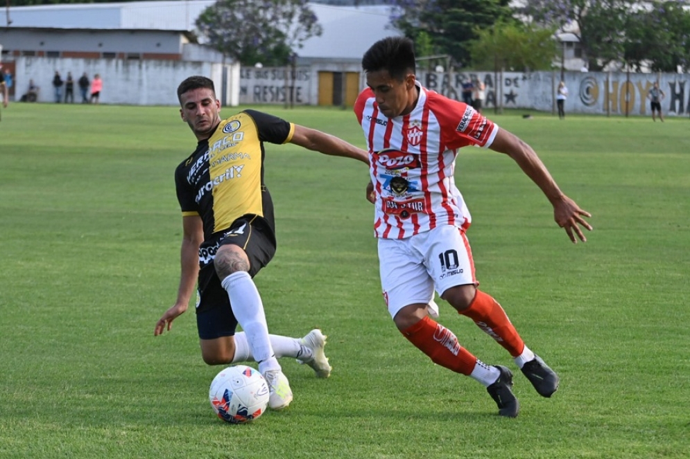 Casta&ntilde;eda, la figura del encuentro, fallo uno de los penales de la serie. (FOTO: Jonathan Arga&ntilde;araz).