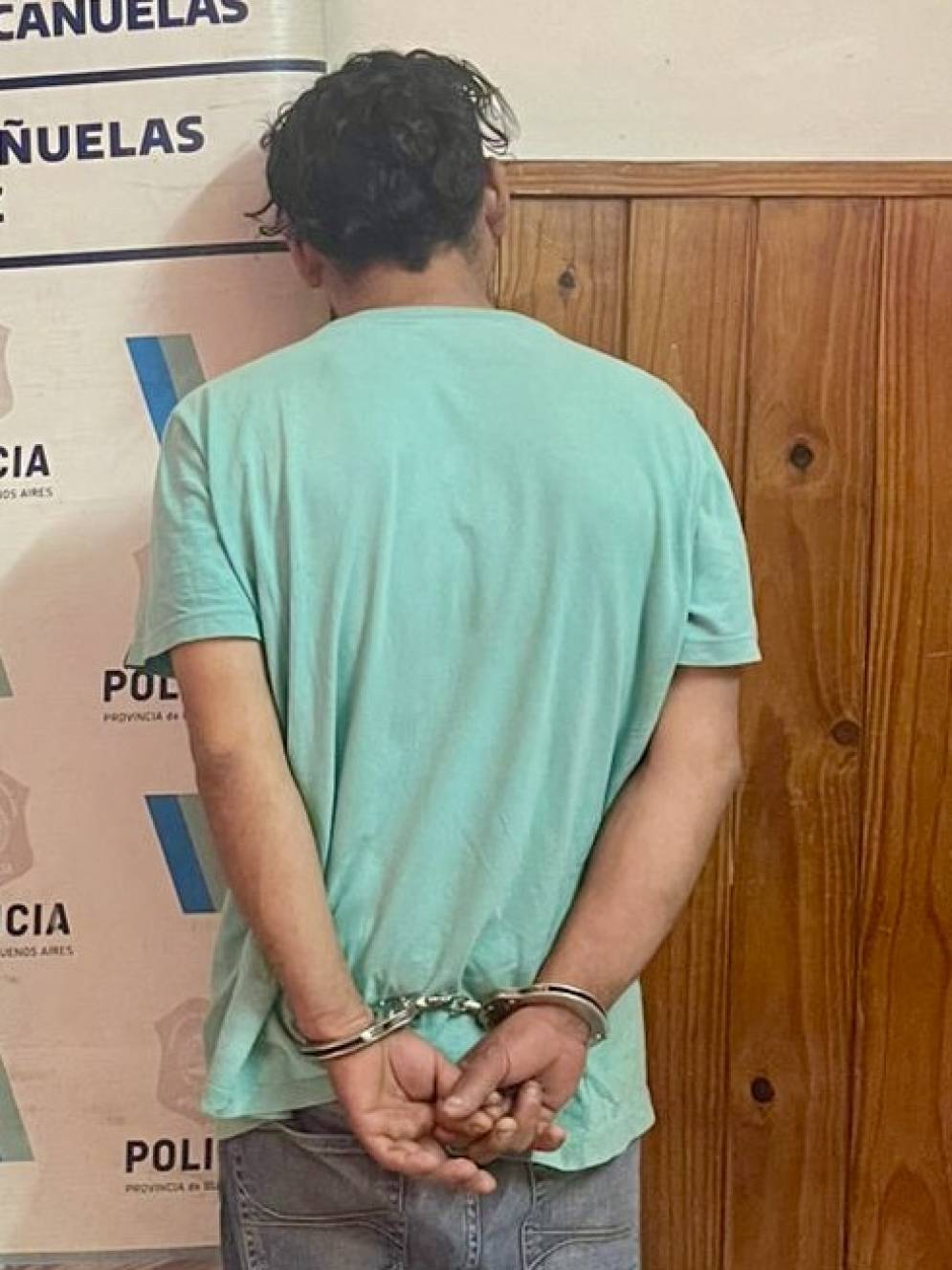 &ldquo;El Play&rdquo;, esposado en la Comisar&iacute;a Segunda.