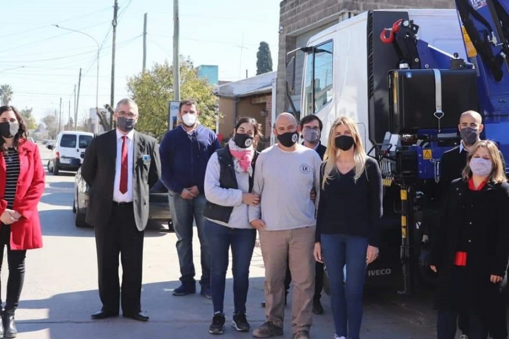 La mandataria visit&oacute; a comerciantes locales.