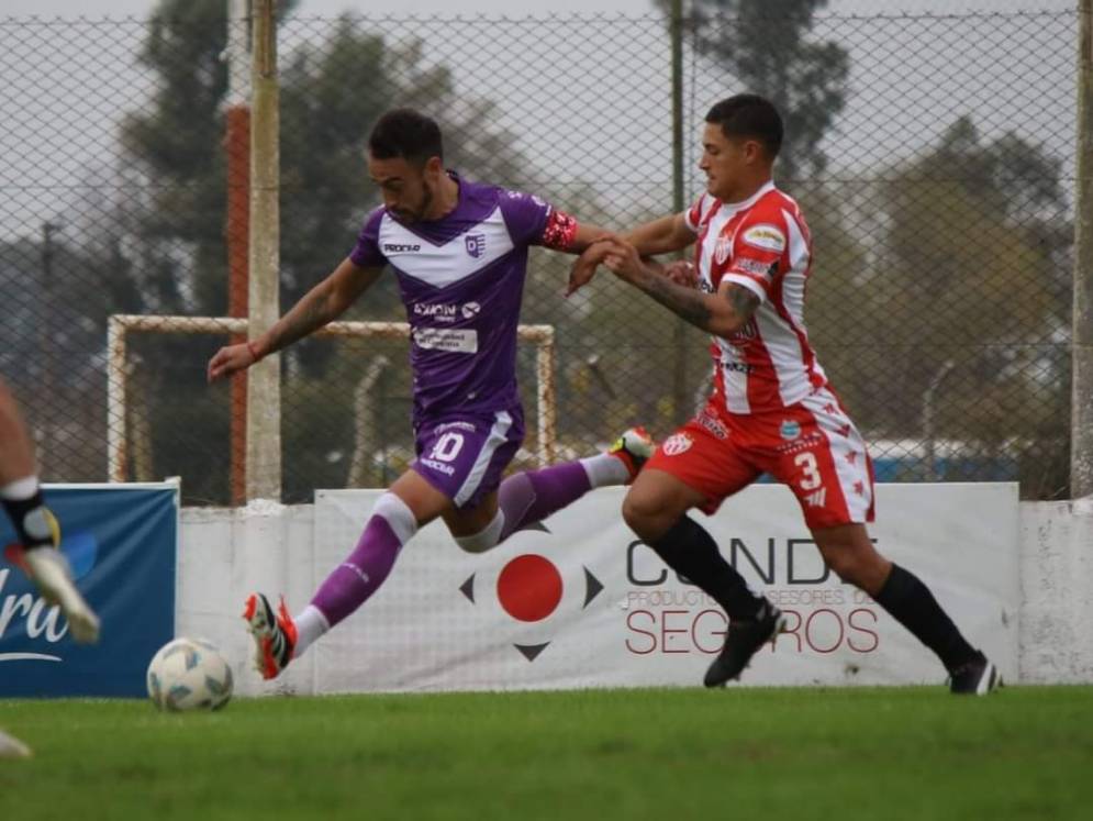 Prim, el gol del Lila. Pav&oacute;n, lateral del Tambero, sufri&oacute; una grave lesi&oacute;n. Ph: prensa&nbsp;Villa&nbsp;Dalmine.