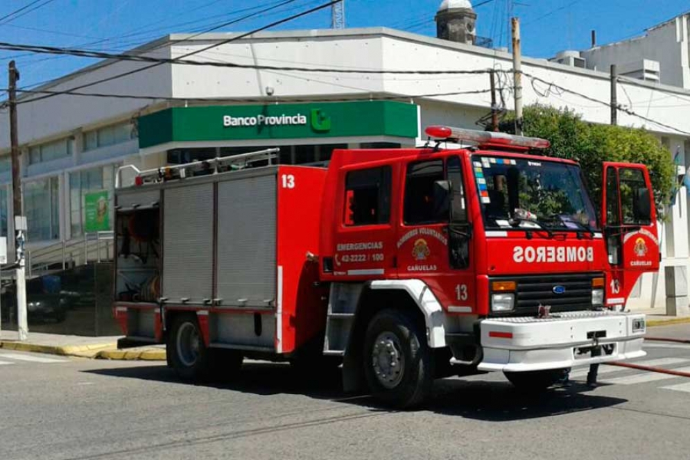 Desalojaron el Banco Provincia por un incendio en el subsuelo