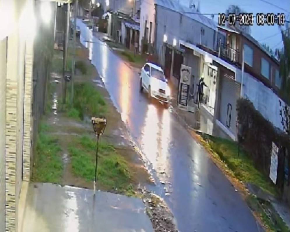 El instante en que los ladrones ingresan a "Amore Mio".