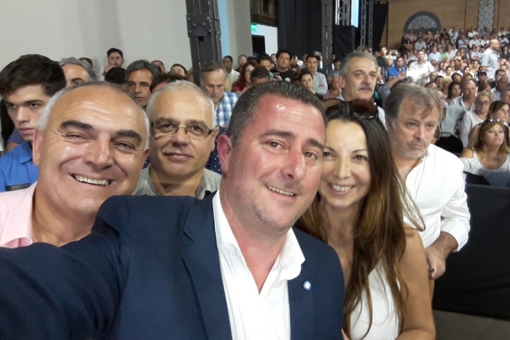 Fangio y Rasquetti junto a integrantes del massismo. 