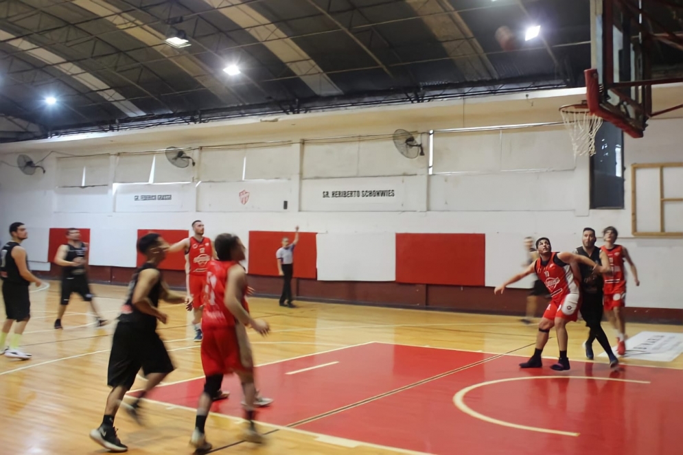 Ca&ntilde;uelas cay&oacute; frente a Ezeiza por 52-38