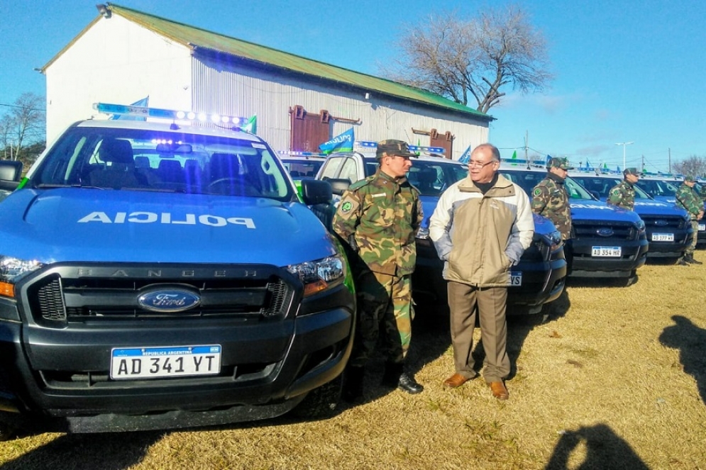 Da Fonseca recibiendo el patrullero en el acto en San Vicente. 