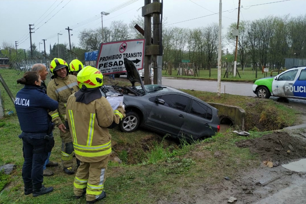 El Fox, "enterrado" en el zanj&oacute;n.