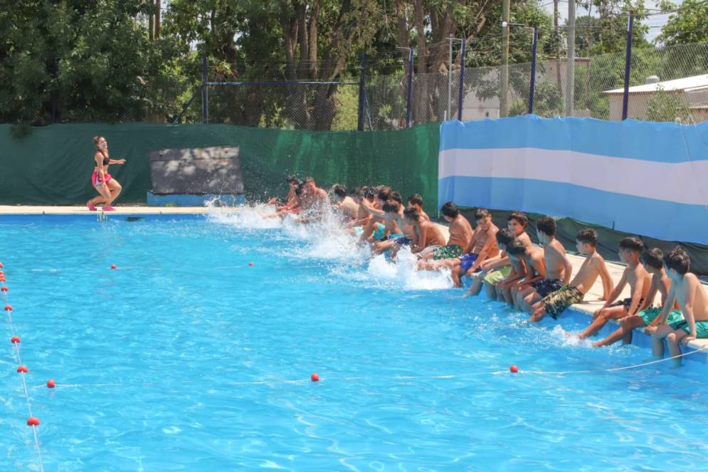 Los ni&ntilde;os disfrutando del primer d&iacute;a de pile.