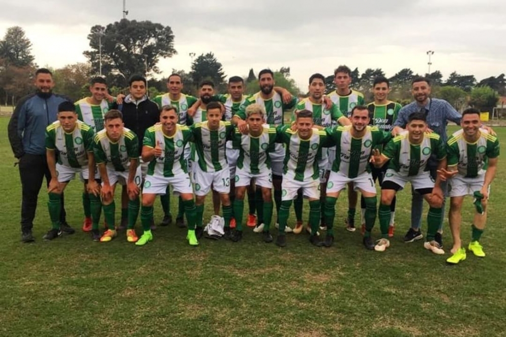 El "furg&oacute;n" se sube al podio de su grupo.