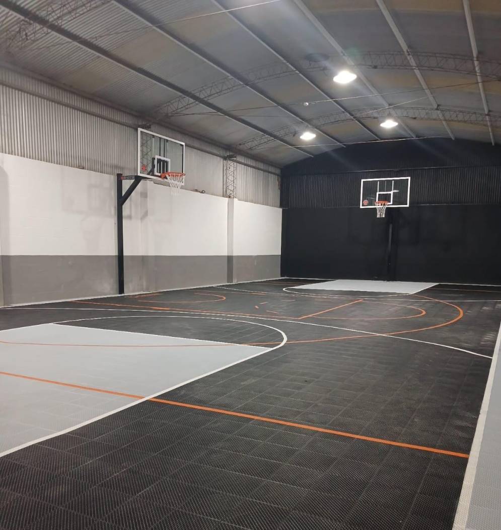 Adapt&oacute; todo el lugar para el desarrollo del&nbsp;proyecto.