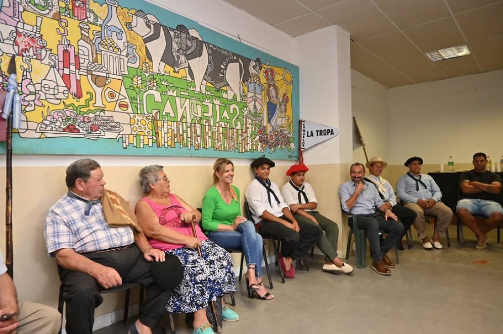 Desfilar&aacute;n unas 1200 personas.