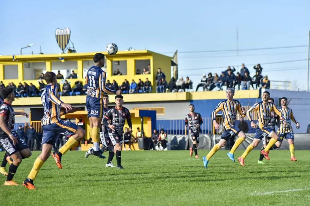 Sobre el final el local apur&oacute;. Foto: prensa Dock Sud.