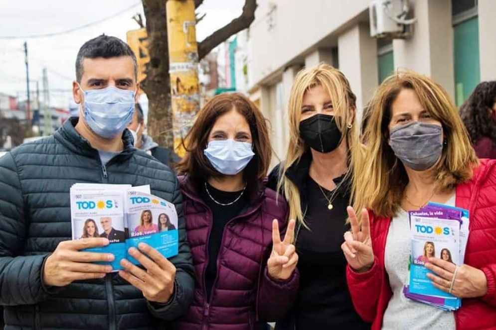 Sebasti&aacute;n Ducasse (titular de ANSES y esposo de la funcionaria nacional), Laura Alonso, Marisa Fassi y Valeria R&iacute;os en la caminata del s&aacute;bado.