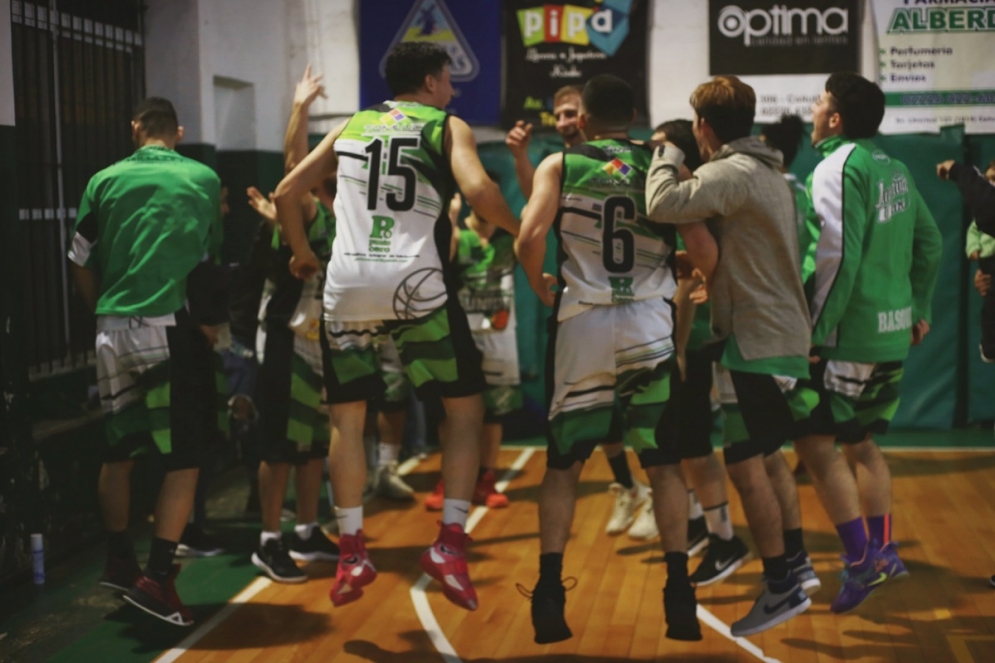 El festejo del "verde" tras el triunfo.