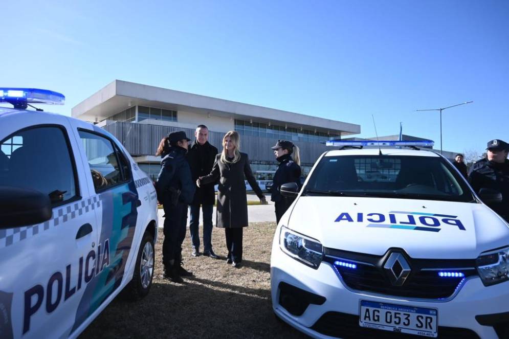 Las nuevas patrullas y las autoridades en el HRCANK.