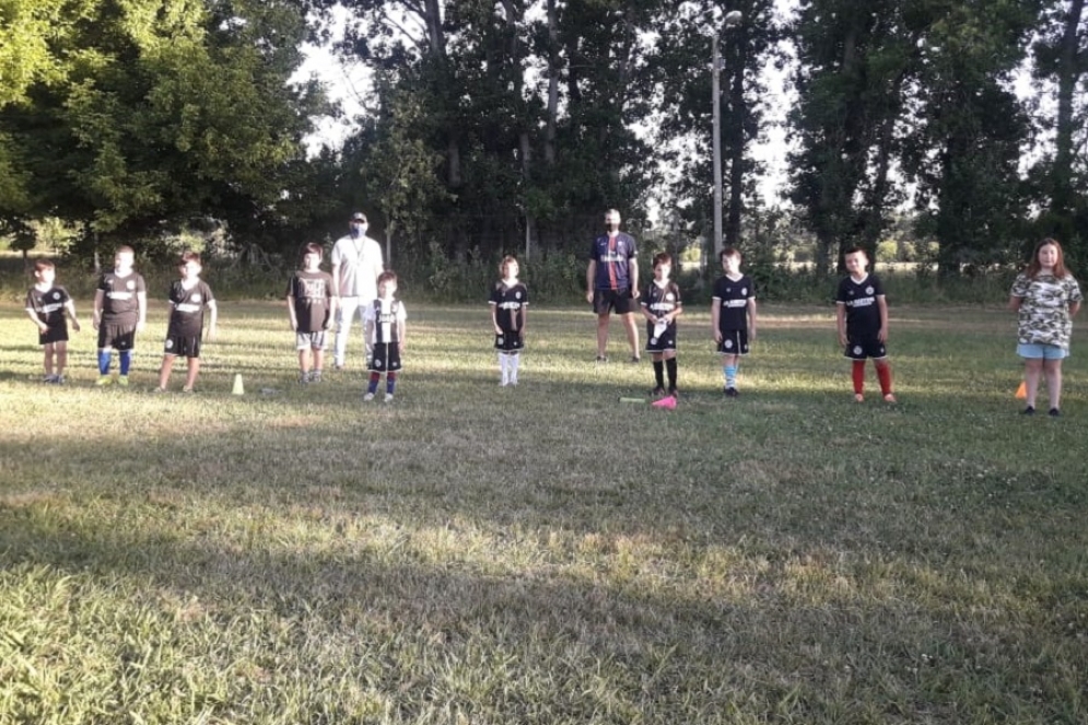 Hace m&aacute;s de 10 a&ntilde;os que funciona la escuelita de f&uacute;tbol.