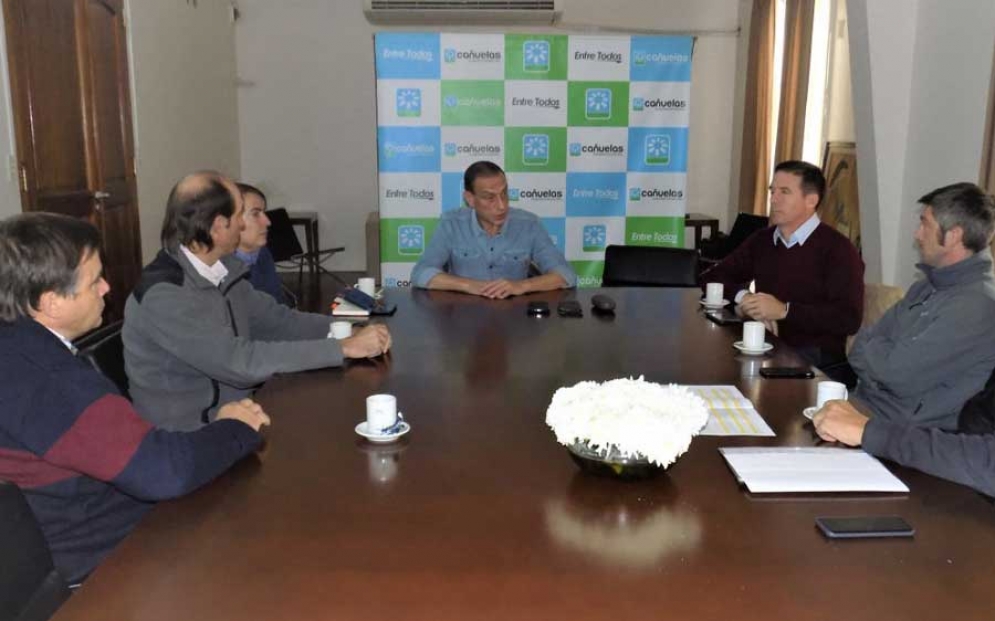 Las autoridades locales se reunieron con Consignatarios para seguir avanzando en la llegada del predio. 