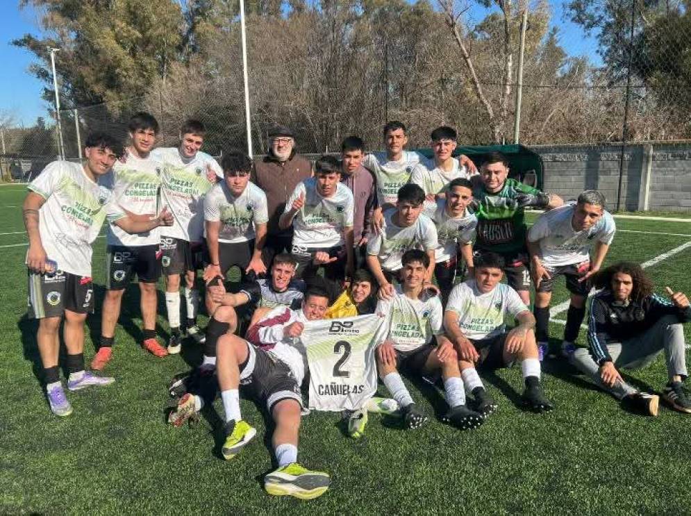 EFIC festejando la victoria.