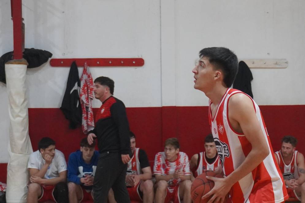 Ca&ntilde;uelas se clasific&oacute; al Pre Federal de b&aacute;squet