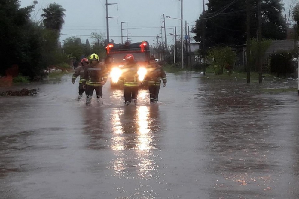 Los Bomberos tuvieron una destacada labor tras el temporal. 