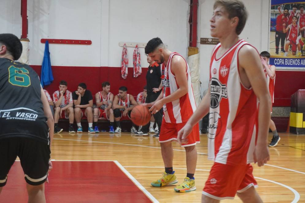 Le queda ganar y esperar otros resultados.