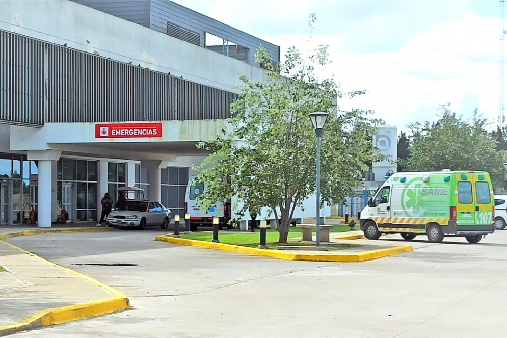 El acceso de Emergencias del Hospital Regional de Ca&ntilde;uelas.