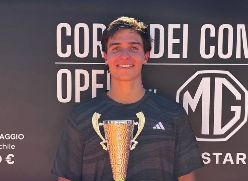 Ratti, con el trofeo del subcampeonato.