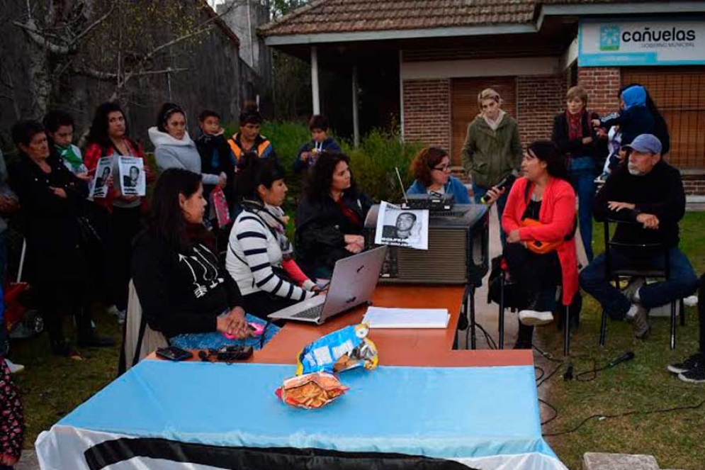 Este martes realizaron una radio abierta distintas agrupaciones, vecinas y vecinos de la ciudad y alrededores para visibilizar la problem&aacute;tica sufrida por Eli. 