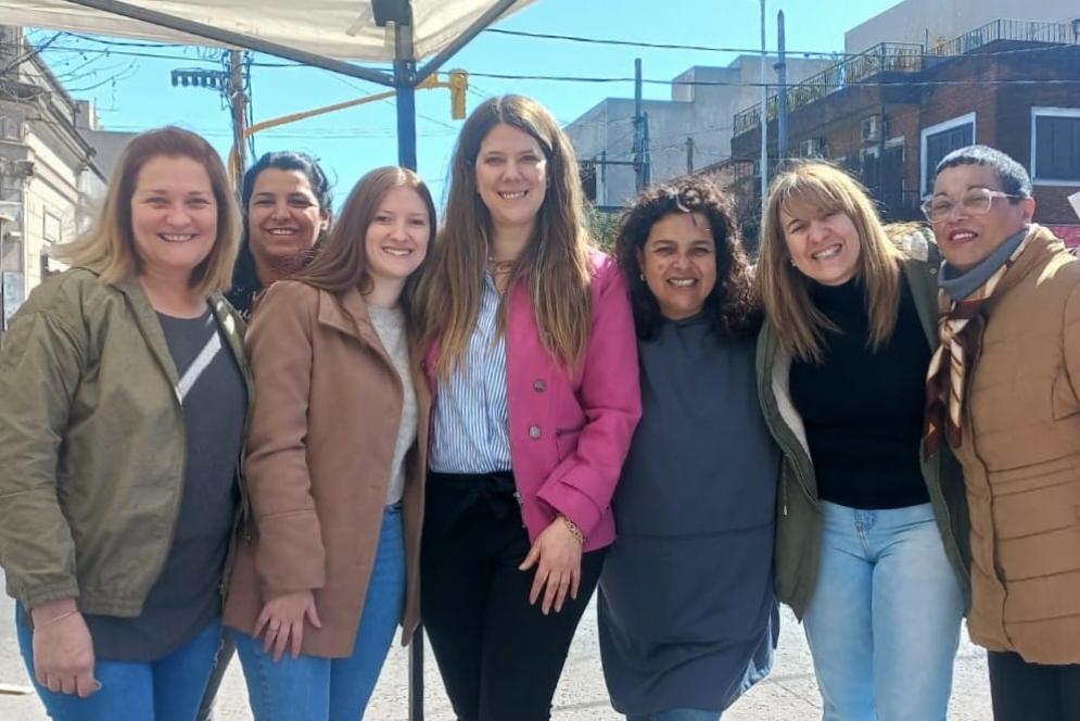 Las letradas de la Asociaci&oacute;n de Abogados Ca&ntilde;uelas en la estaci&oacute;n de la ciudad.