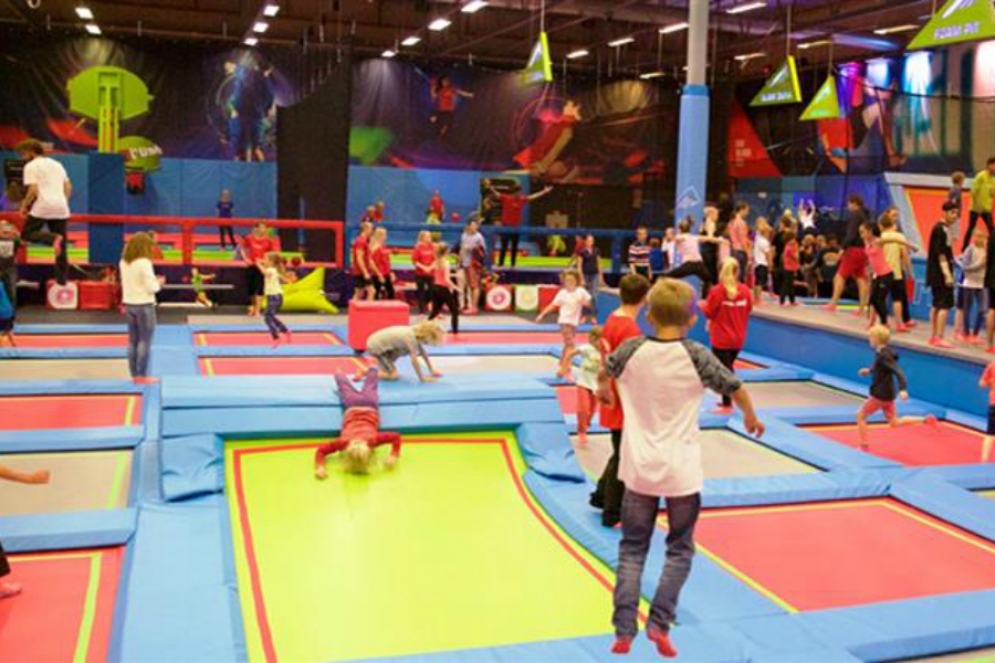 Abre un fabuloso parque de camas el&aacute;sticas, a minutos de Ca&ntilde;uelas