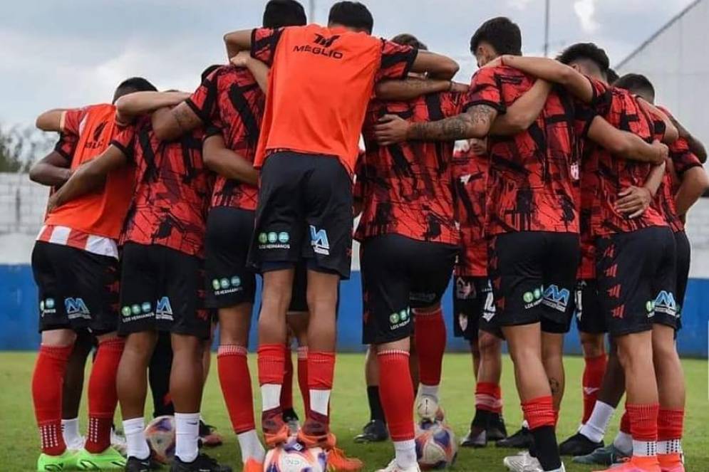 Merlo y Colegiales suman 16 unidades, mientras que CFC y la UAI tienen 17 puntos.