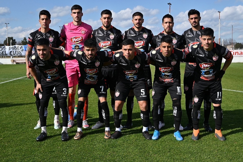 De negro, el 11 inicial de Zermatten. FOTO: Jonathan Arga&ntilde;araz