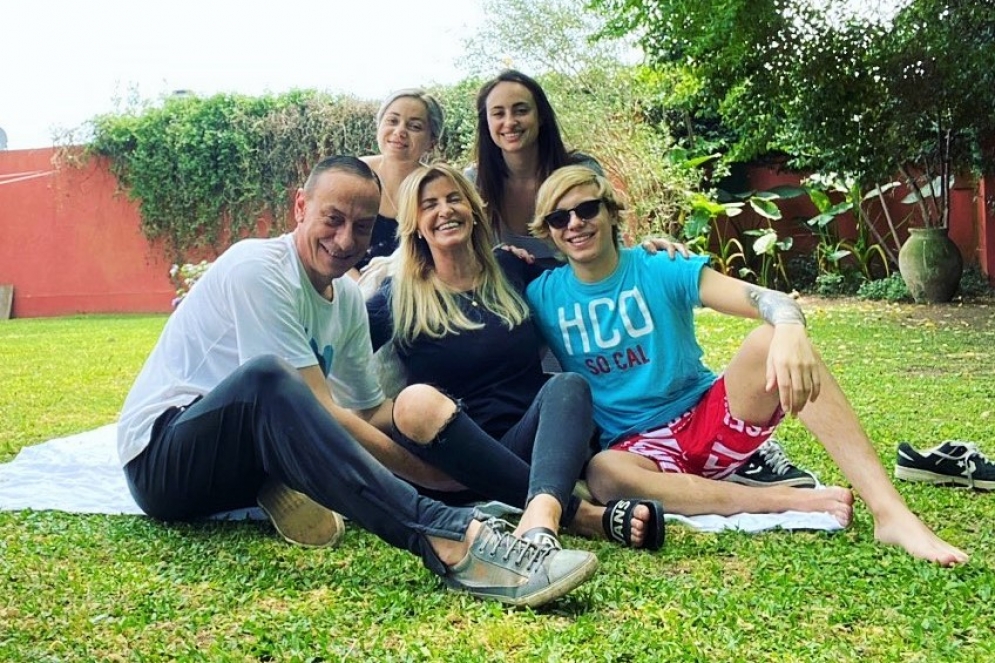 Bautista con parte de su familia: Marisa, Gustavo, &Aacute;ngeles y Rita.