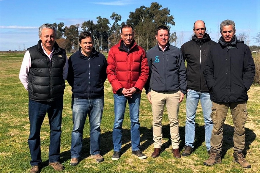 Las autoridades del Mercado y el intendente Arrieta. 