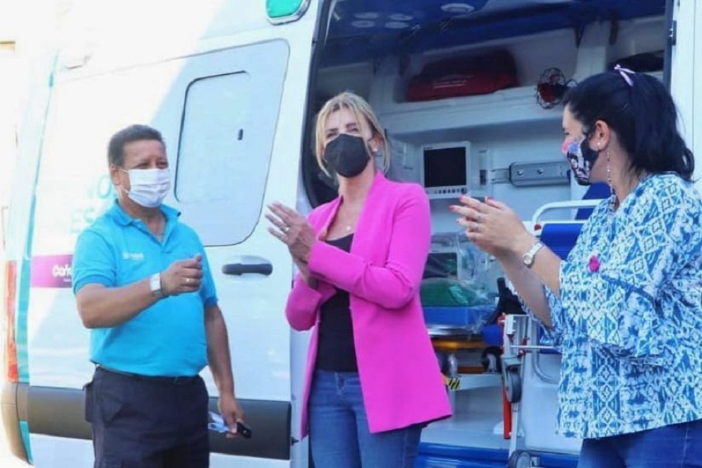 Fassi junto a la viceministra de Salud bonaerense Alexia Navarro.