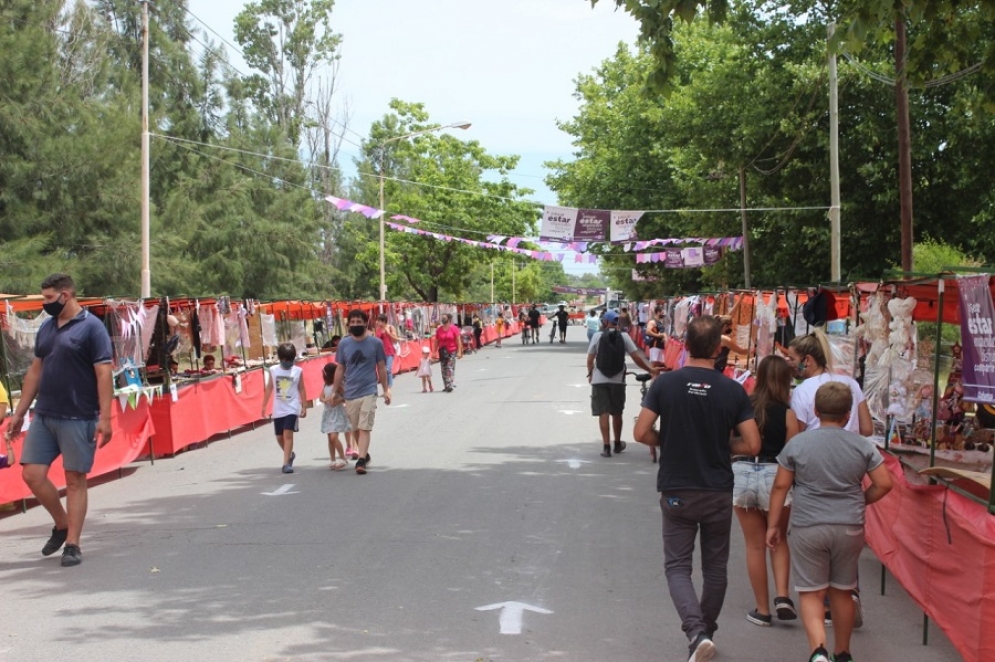 La feria tuvo lugar sobre la calle Alem, entre Lara y Ju&aacute;rez.