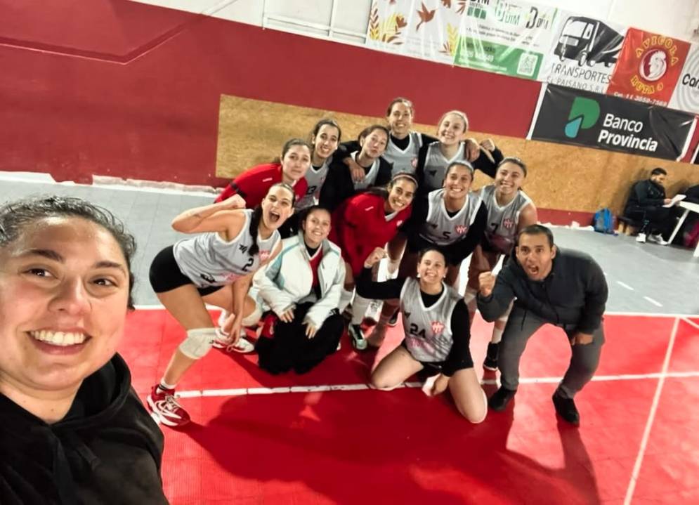 Pu&ntilde;o apretado tras una gran victoria (FOTO: Instagram @cfcvoley).
