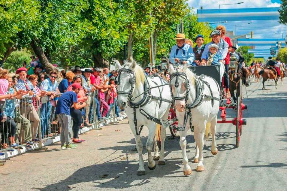 Los Gauchos desfilaron por Av. Libertad. 